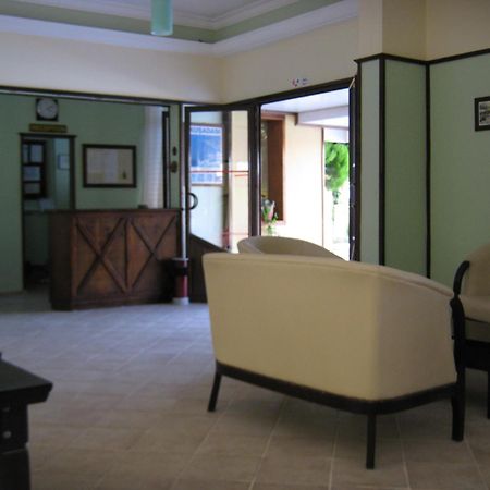 Oya Family Suites คูซาดาซี ภายนอก รูปภาพ