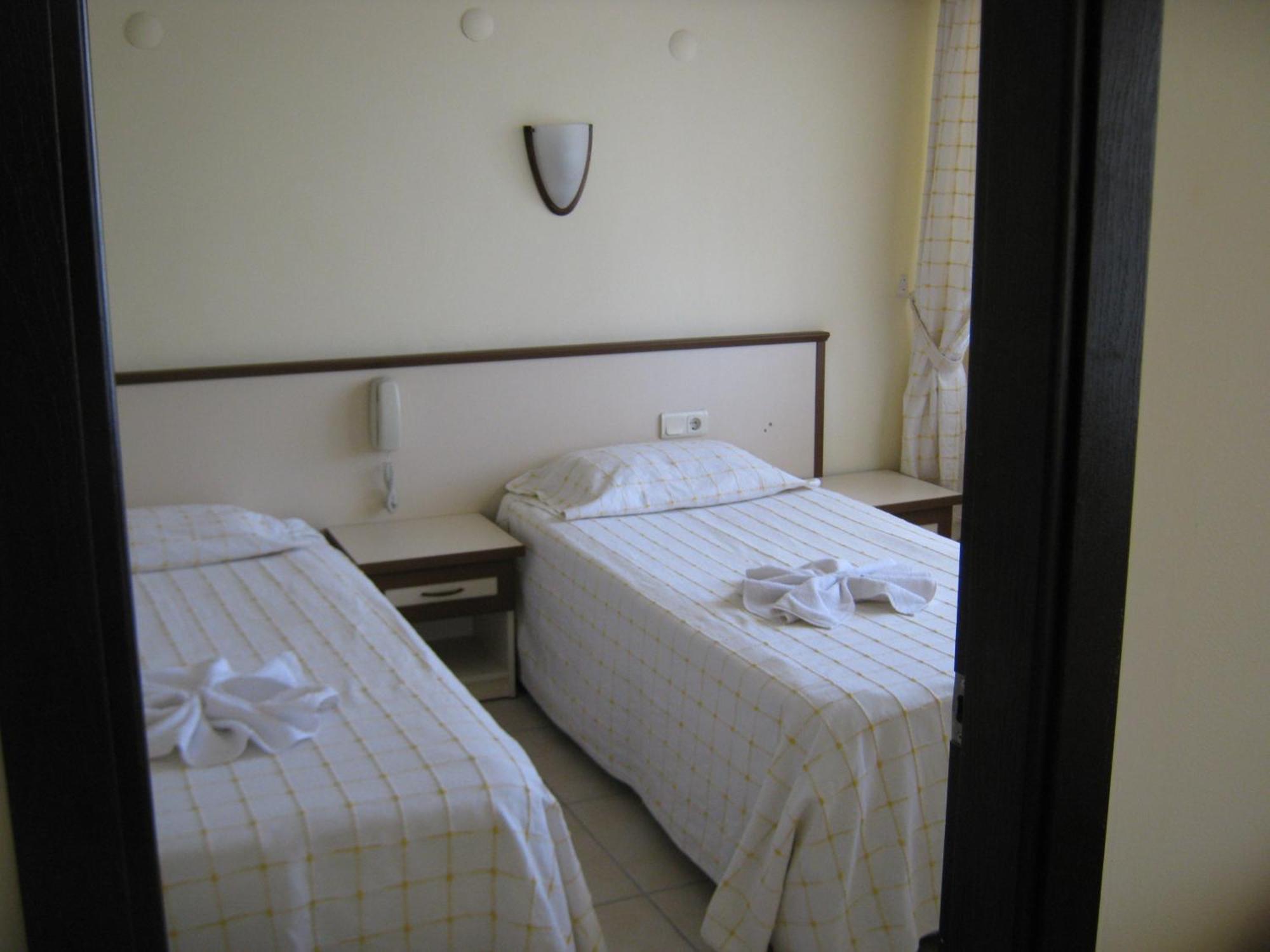 Oya Family Suites คูซาดาซี ภายนอก รูปภาพ