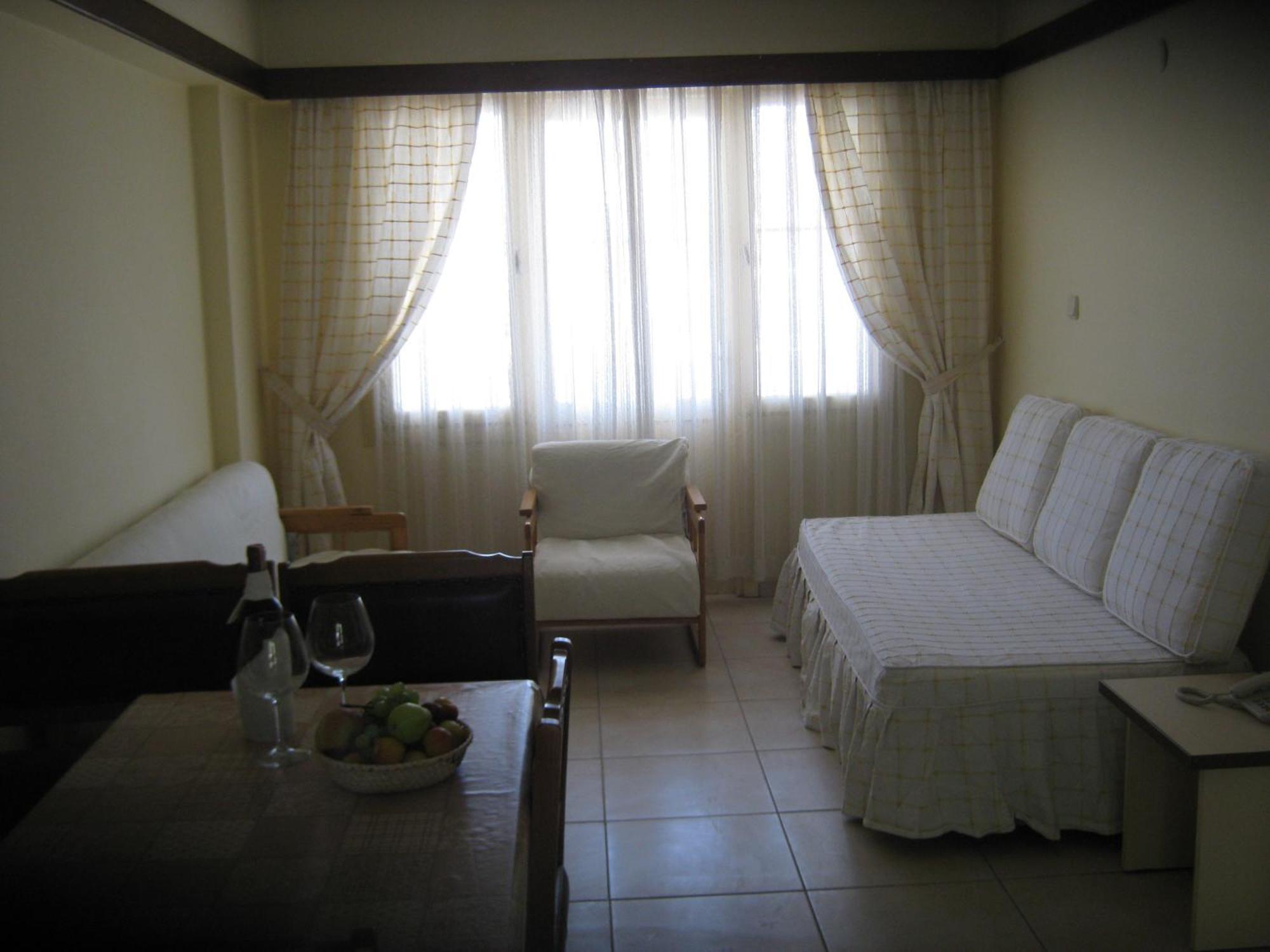 Oya Family Suites คูซาดาซี ภายนอก รูปภาพ