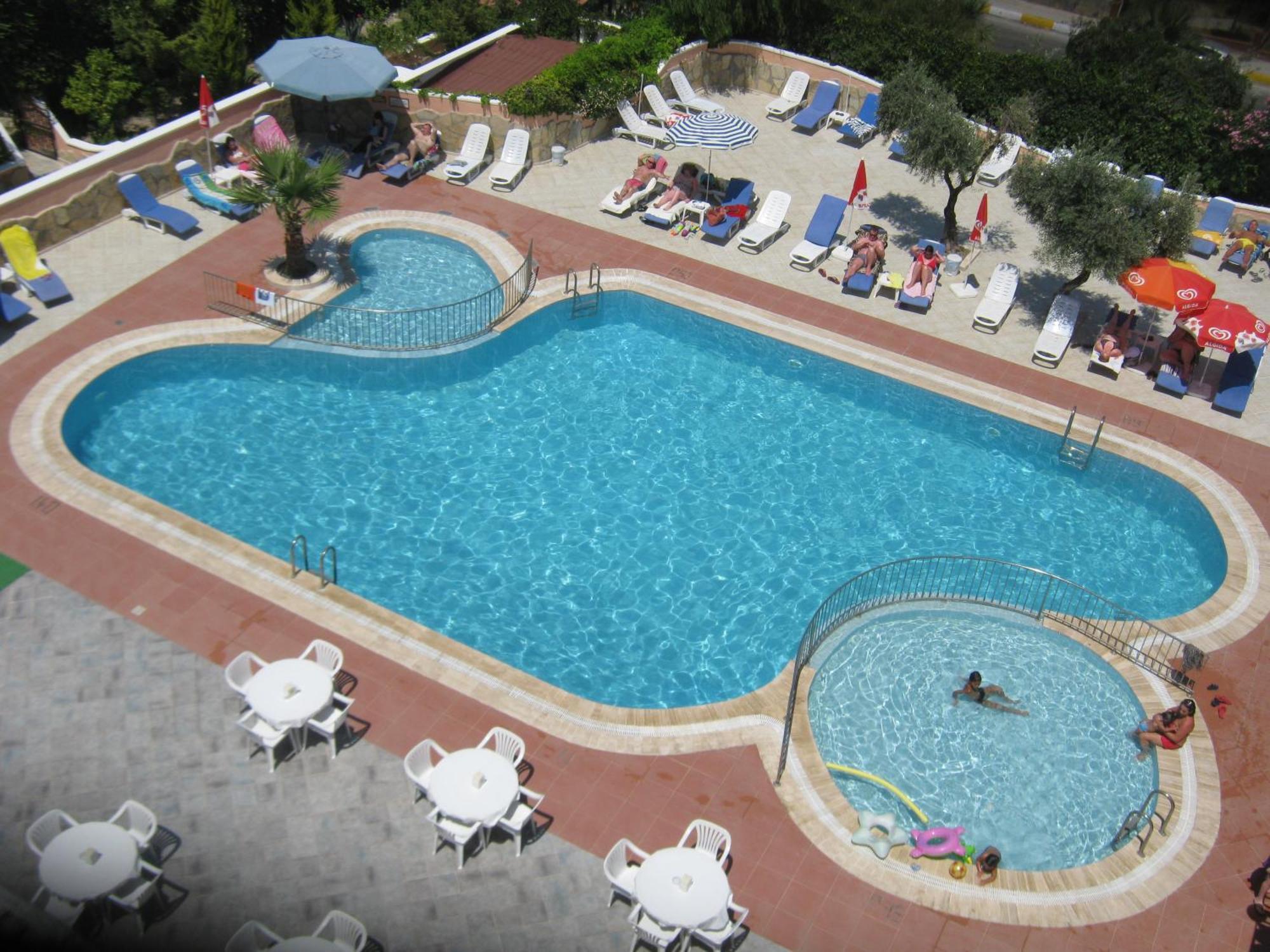 Oya Family Suites คูซาดาซี ภายนอก รูปภาพ